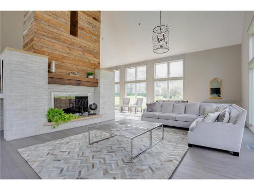 6155 Chasewood Parkway, 204, Minnetonka, MN 55343