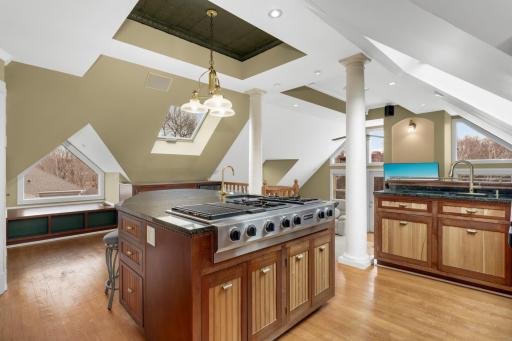 High end range with down draft vent