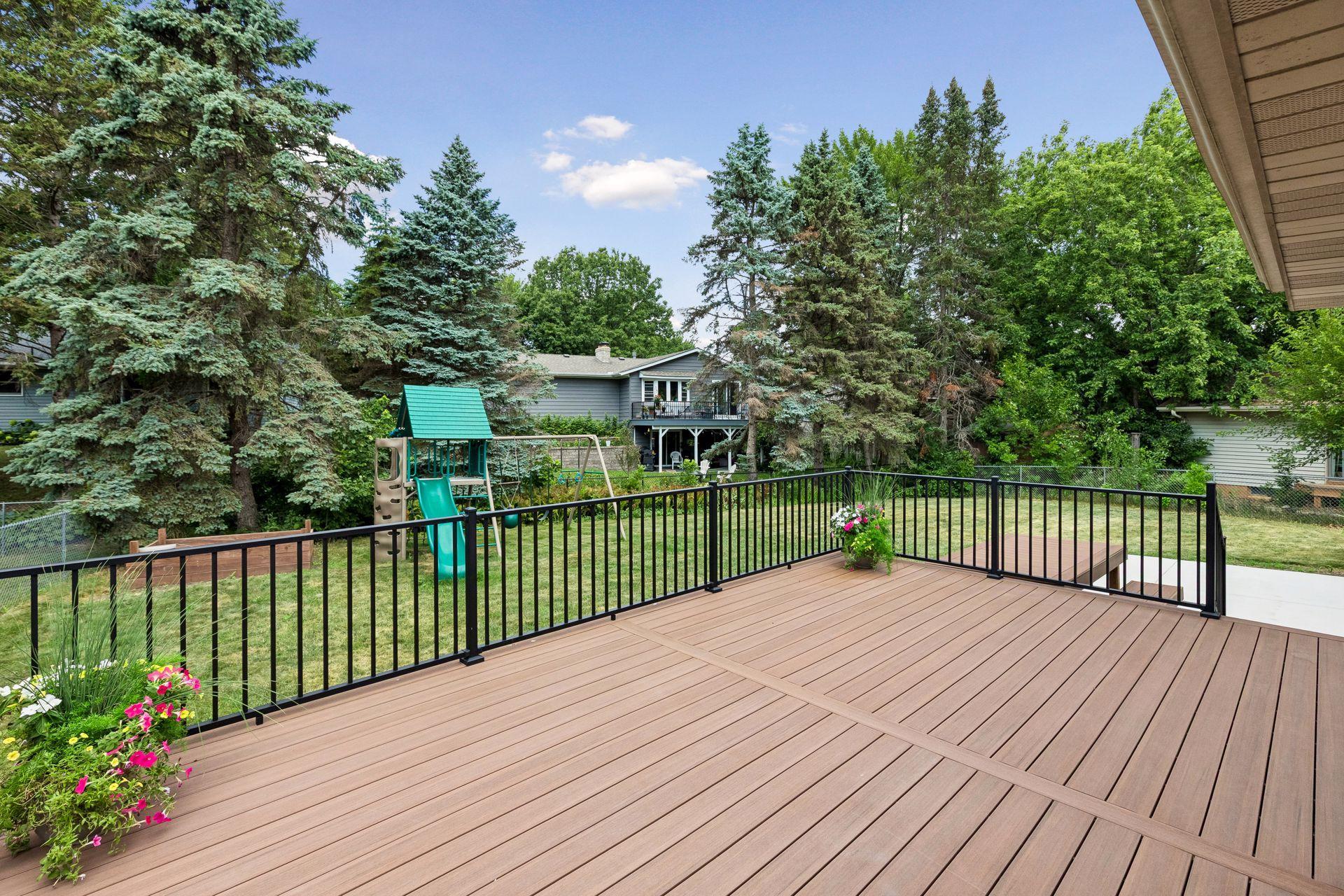 Spacious deck!