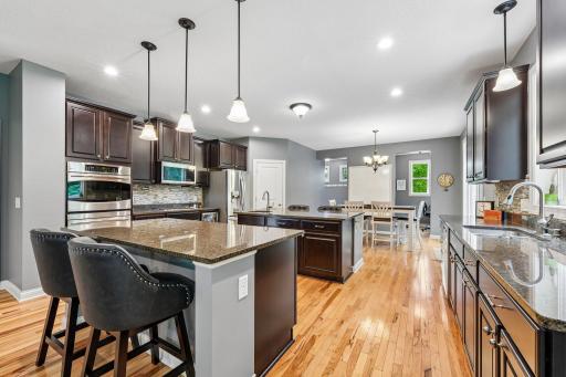 19-web-or-mls-3350 Malcom Ct SW-S2706-019.jpg