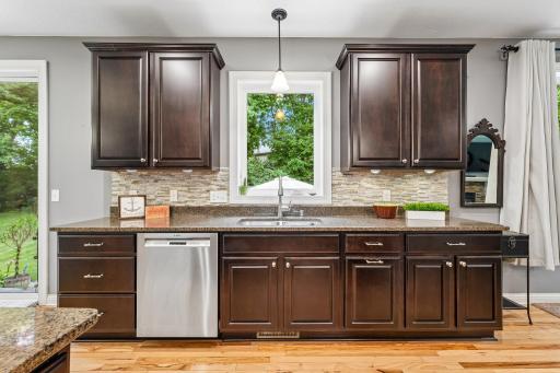 20-web-or-mls-3350 Malcom Ct SW-S2706-020.jpg