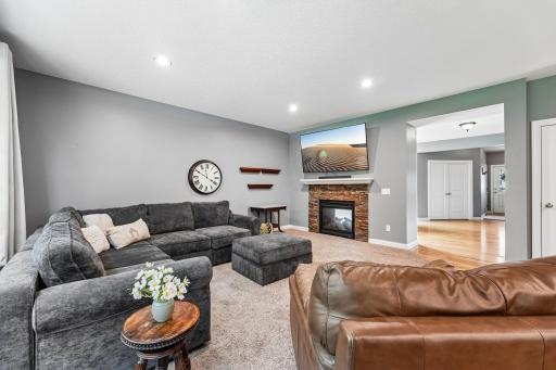 12-web-or-mls-3350 Malcom Ct SW-S2706-012.jpg