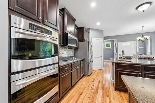 22-web-or-mls-3350 Malcom Ct SW-S2706-022.jpg