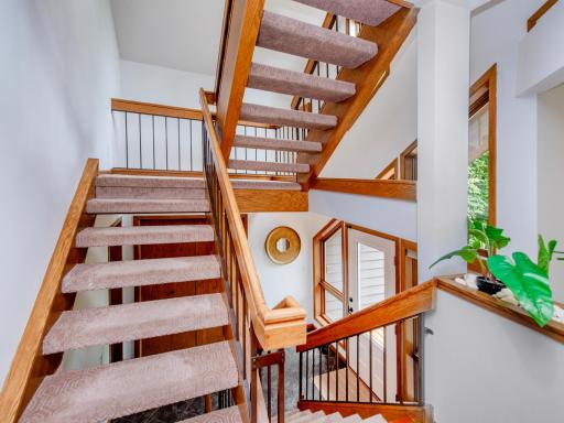 13900 Hill Ridge Drive, Hopkins, MN 55305