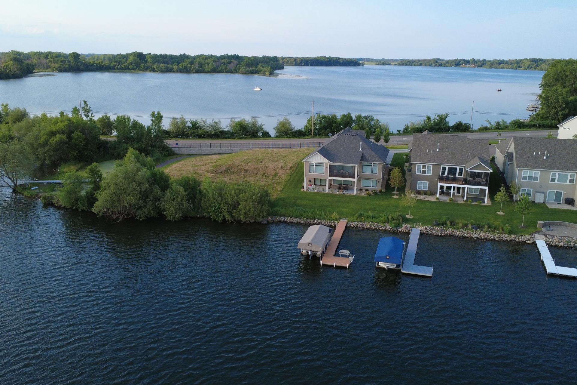 118 ft of shoreline and backyard view, with Peltier Lake visible beyond.