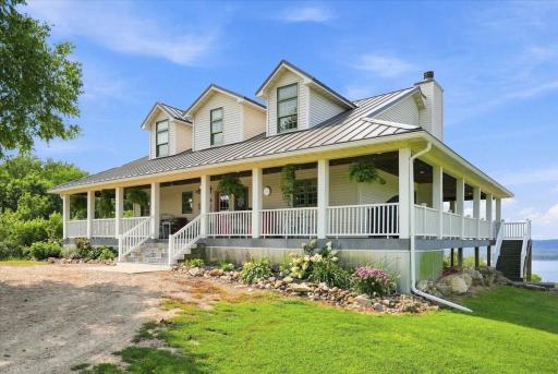 360 degree views from this wrap around porch