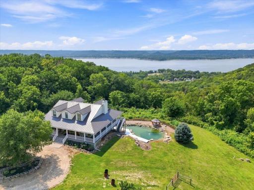 Your own pool, overlooking the valley and Lake Pepin