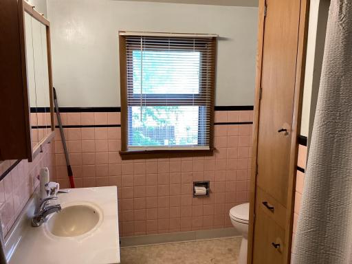 413 Hawthorne Street E, Albert Lea, MN 56007