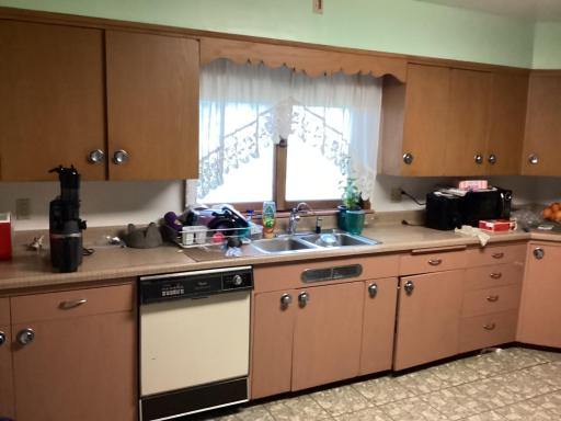 413 Hawthorne Street E, Albert Lea, MN 56007