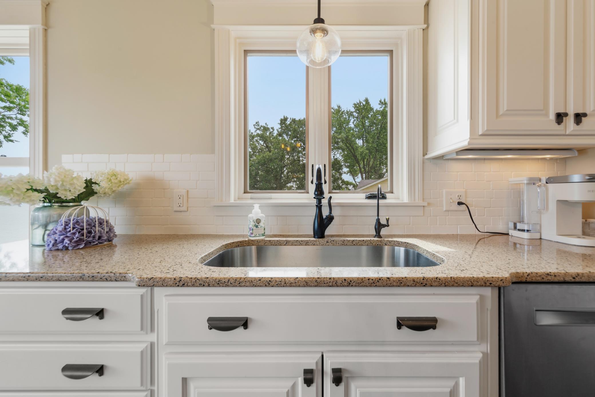 44 kitchen.jpg