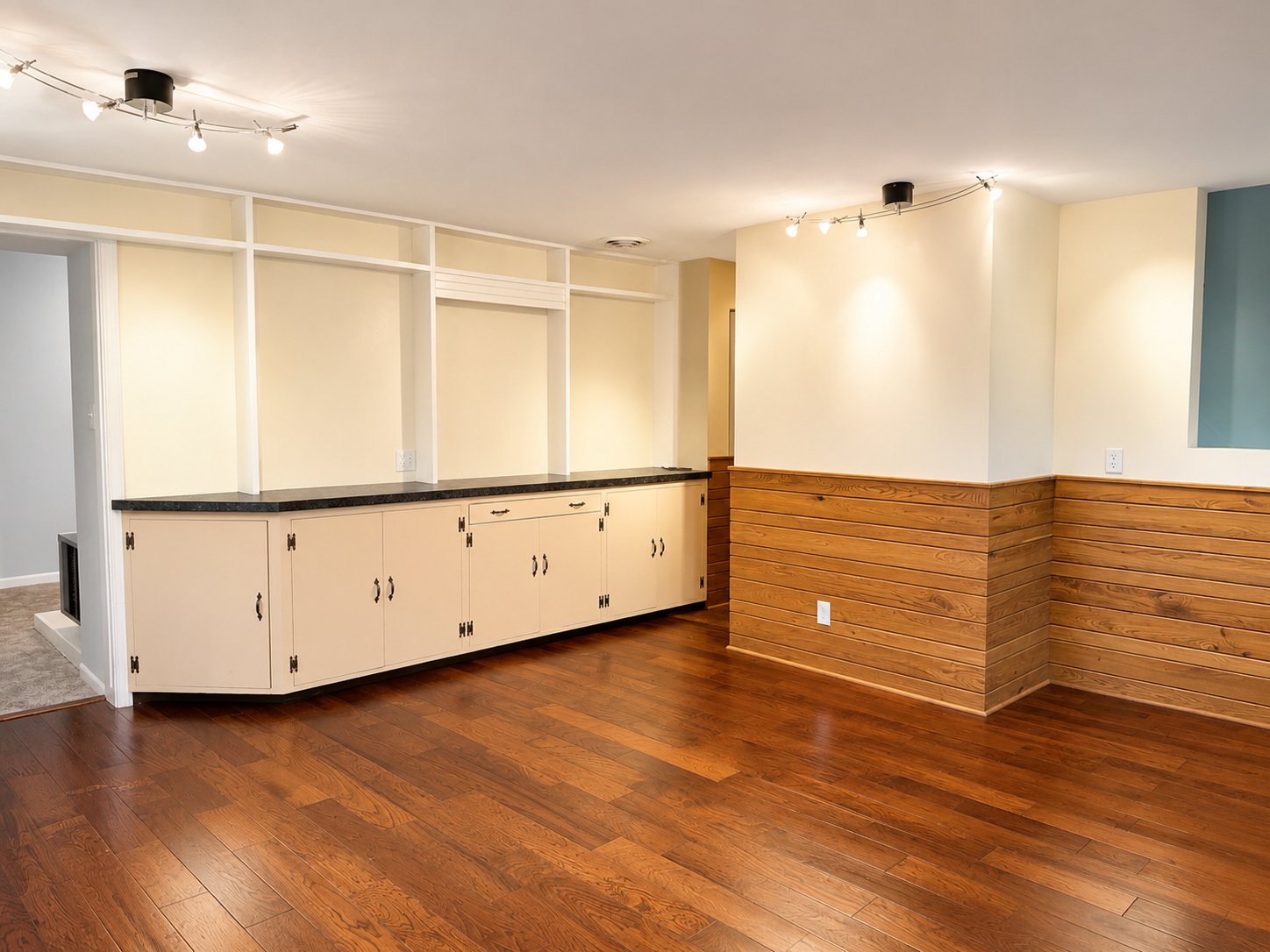 09 dining room.PNG