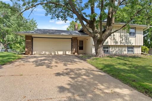 14382 Garrett Avenue, Apple Valley, MN 55124