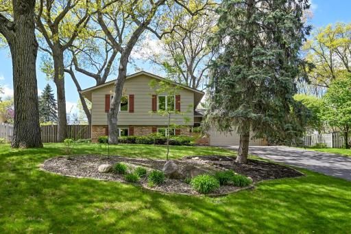 15008 Oakland Ave, a perfect place to call "Home"!