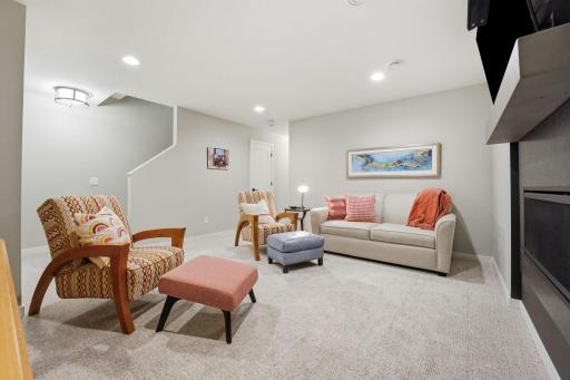 Great day-to-day living and entertaining/hosting area.