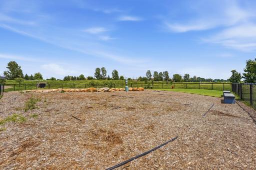 Dog? Dog Grandma? Dog sitter? The PRIVATE dog park is steps away! Steps to additional green space, East Lake Elementary, and a playground. Take the tunnel to Cobblestone Lake!