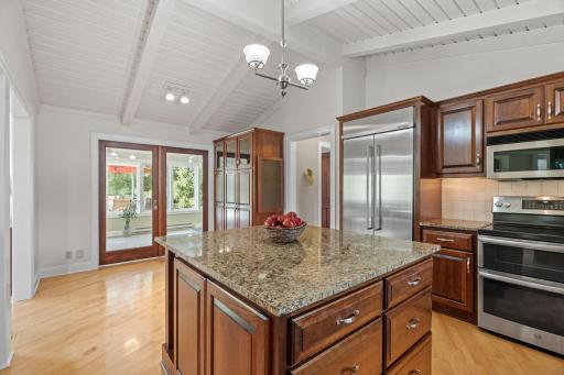 592 County Road 24, Wayzata, MN 55391