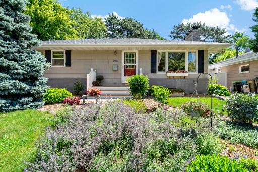 64-web-or-mls-6017 Birchcrest Dr Edina MN_0009.jpg