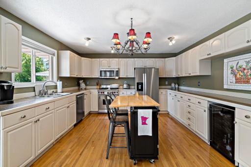 14-web-or-mls-6017 Birchcrest Dr Edina MN_0024.jpg