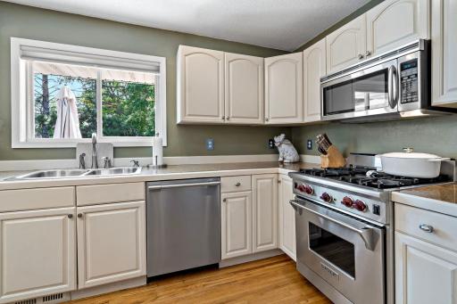 17-web-or-mls-6017 Birchcrest Dr Edina MN_0027.jpg
