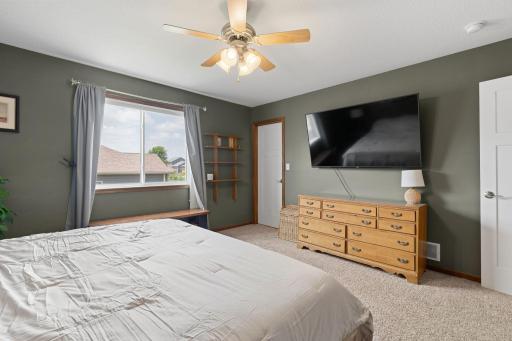 2011 12th Avenue NE, Austin, MN 55912