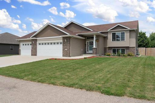 2011 12th Avenue NE, Austin, MN 55912