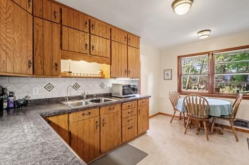 887 Cheri Lane, Mendota Heights, MN 55120