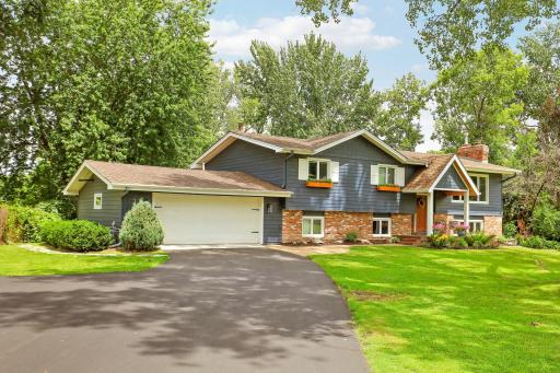 193 Ridgeview Drive, Wayzata, MN 55391