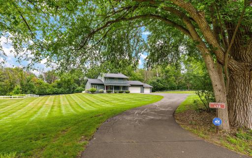 Lovely access to the peaceful country living home just a few minutes from downtown Hudson's shopping, dining, and easy access for commuters.