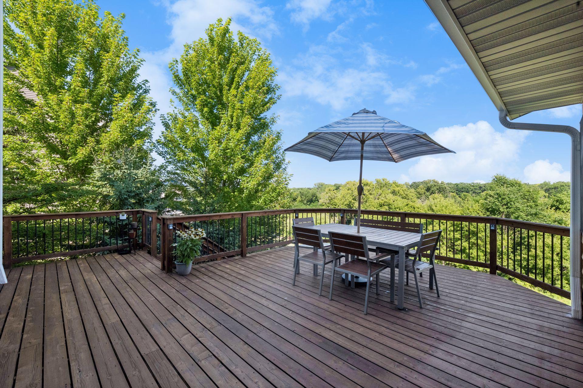 Deck dining area open to the preserve.