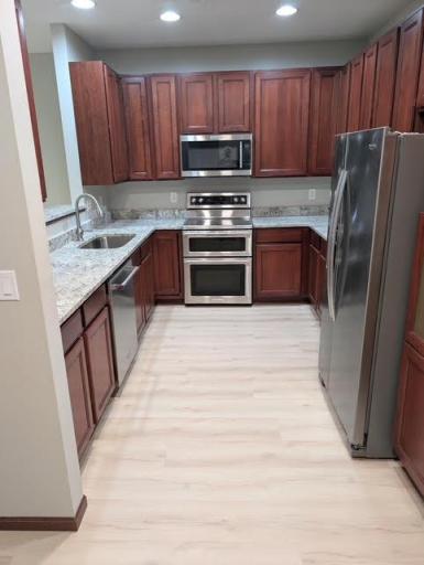 New appliances, granite CT and floors!