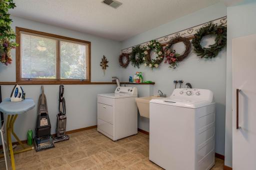 1028 Shady Oak Drive, Mankato, MN 56003