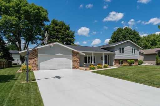 1028 Shady Oak Drive, Mankato, MN 56003