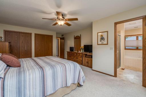 1028 Shady Oak Drive, Mankato, MN 56003