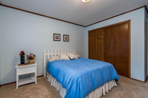 1028 Shady Oak Drive, Mankato, MN 56003