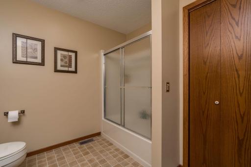 1028 Shady Oak Drive, Mankato, MN 56003