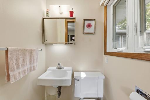 250 Glenbrook Road N, Wayzata, MN 55391