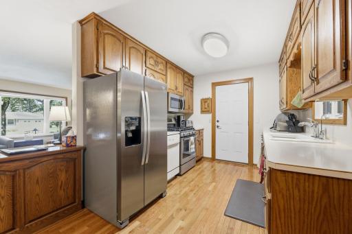 250 Glenbrook Road N, Wayzata, MN 55391