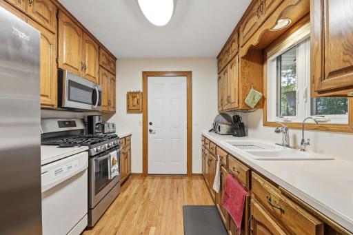 250 Glenbrook Road N, Wayzata, MN 55391