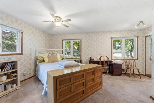 250 Glenbrook Road N, Wayzata, MN 55391