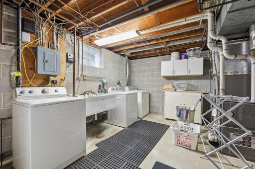250 Glenbrook Road N, Wayzata, MN 55391