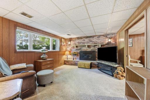 250 Glenbrook Road N, Wayzata, MN 55391