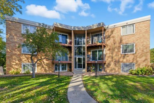 9147 Highway 55, 102, Golden Valley, MN 55427