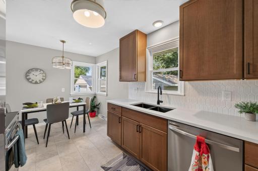 2075 Hawthorne Avenue E, Saint Paul, MN 55119