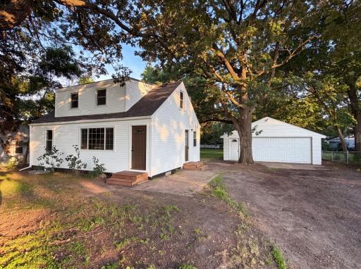 2084 Hillview Road, North Saint Paul, MN 55112