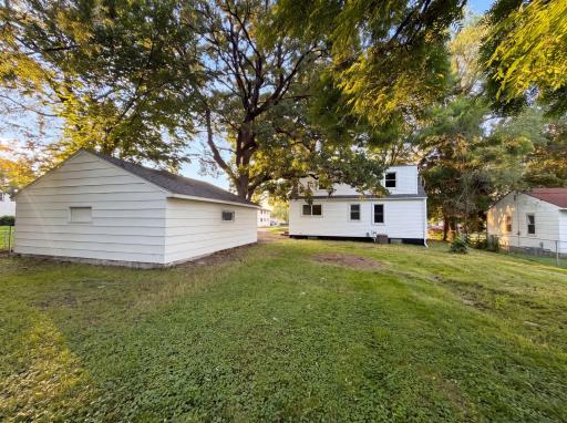 2084 Hillview Road, North Saint Paul, MN 55112