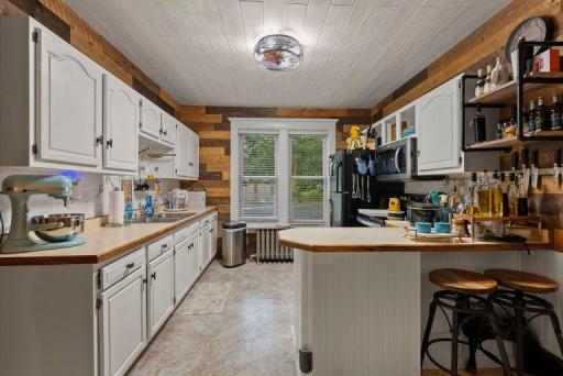 975 E 4th Street, New Richmond, WI 54017