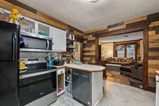 975 E 4th Street, New Richmond, WI 54017