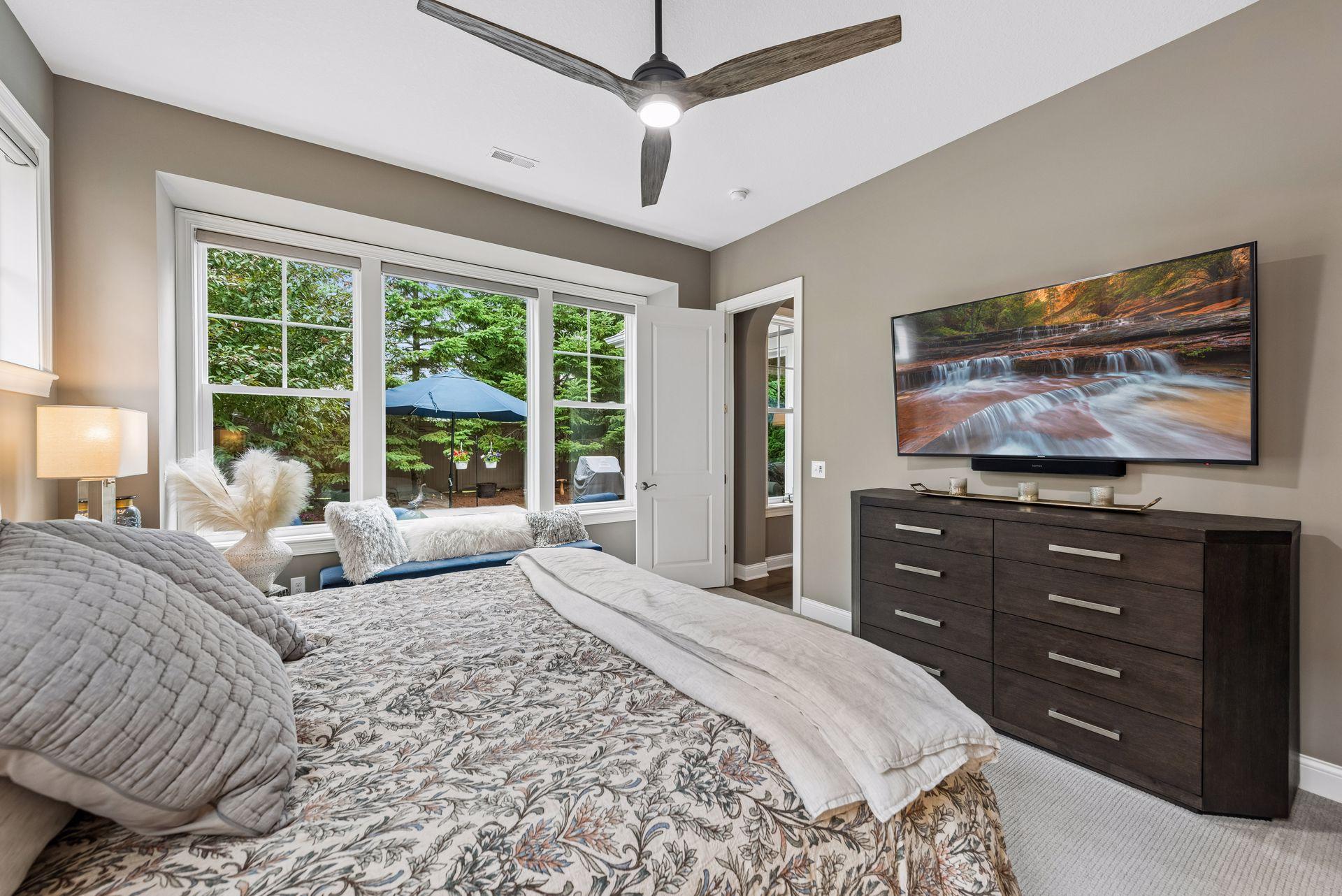 Great views out your window. Nature feel out your window and also privacy!
