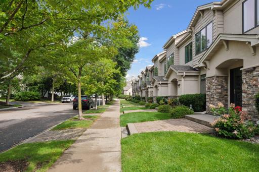 The Willoughby neighborhood allows up to 2 dogs of any size. For large dogs, there's an expansive open area on the north end of the neighborhood.