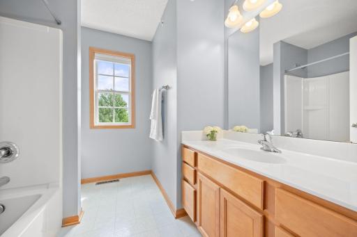 1246 Chateau Avenue, 409, Saint Paul, MN 55109